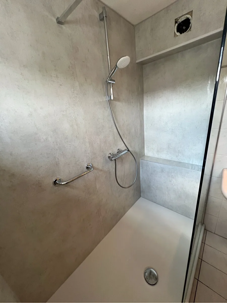 Nieuwe inloopdouche in Tilburg, na de renovatie